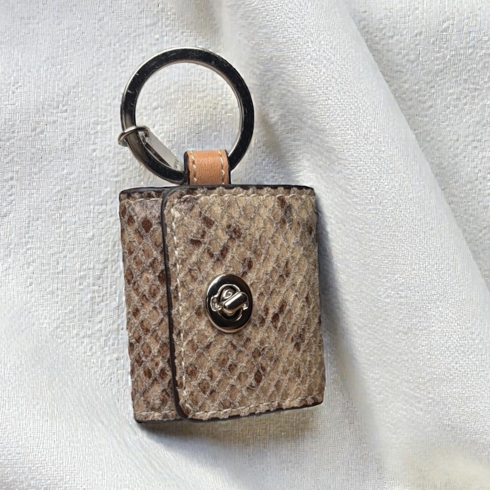 Coach Picture Frame Bag Charm Keychain - Picture 2 of 8